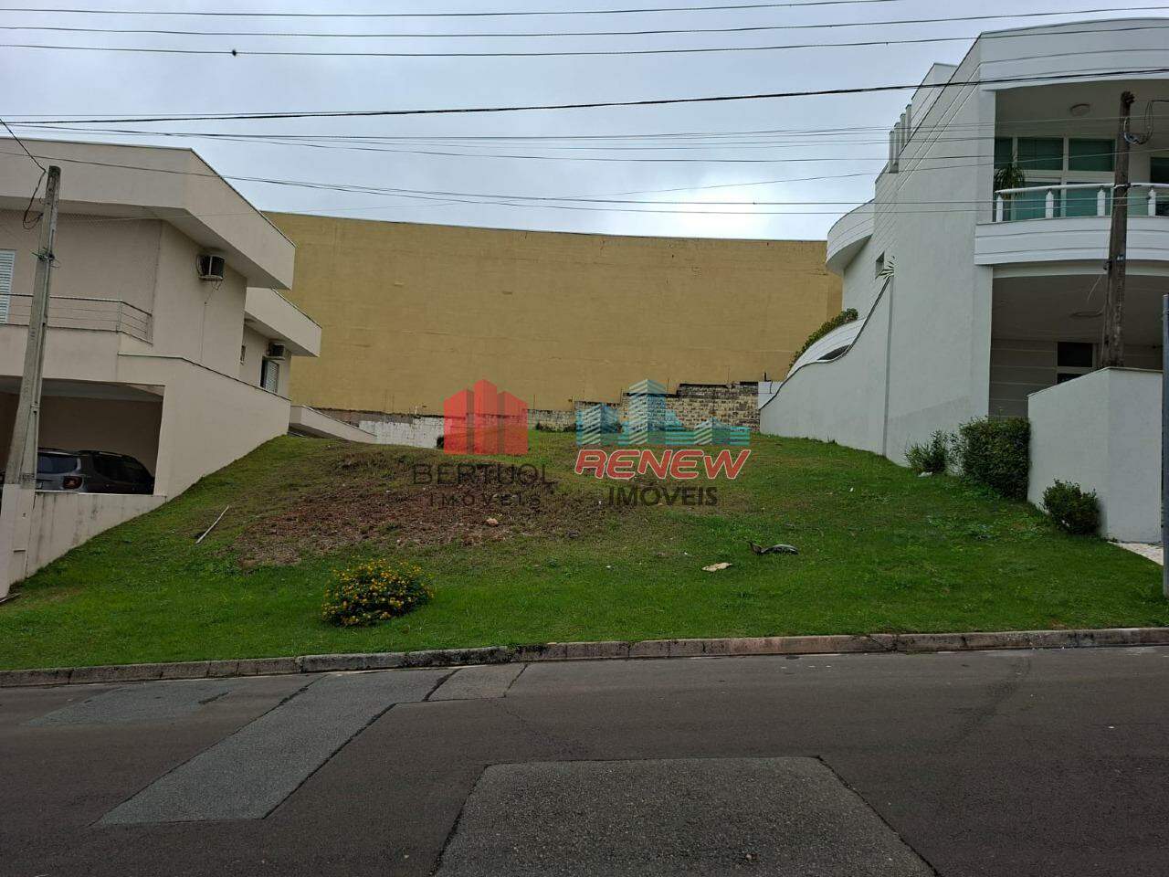 Terreno em condomínio à venda Condomínio Porto Seguro Village em Valinhos: 