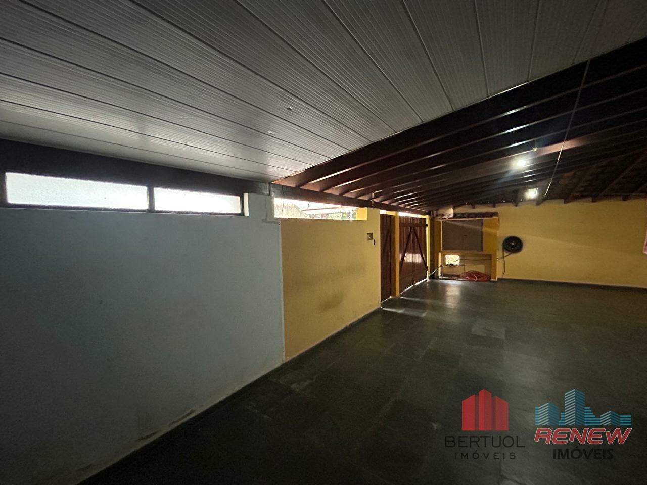 Casa à venda João XXIII em Vinhedo: garagem coberta