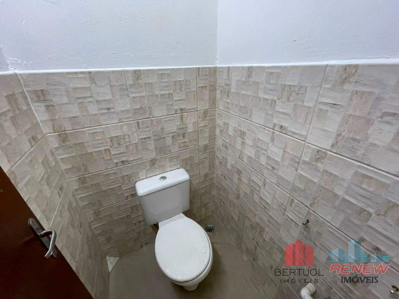 Sala para aluguel Centro em Vinhedo: BANHEIRO