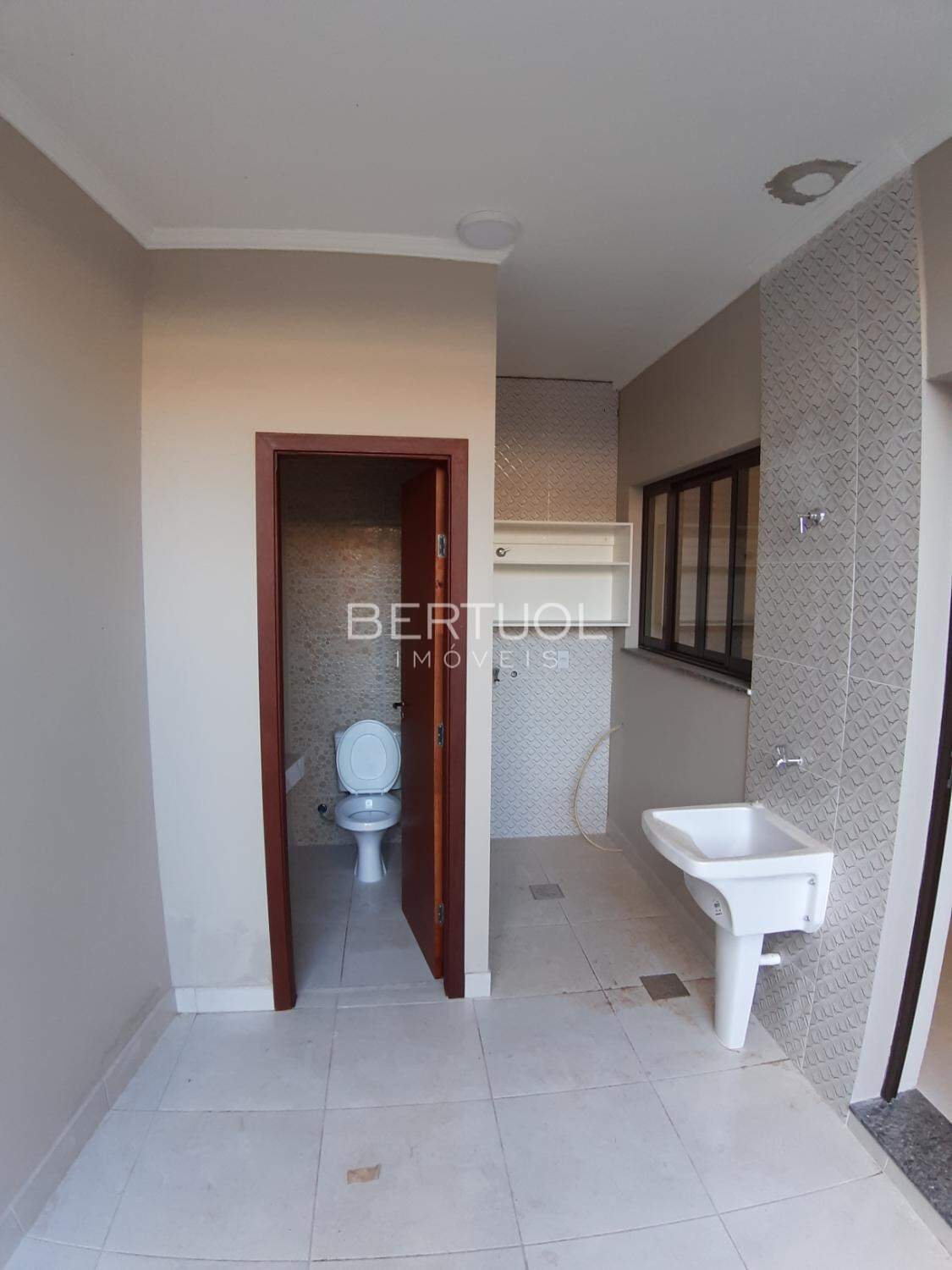 Apartamento para aluguel Centro em Vinhedo: BANHEIRO EXTERNO
