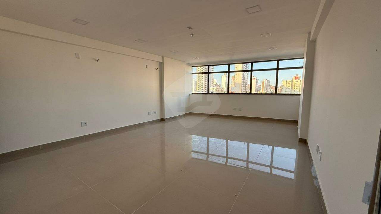 Sala à venda no Centro: 