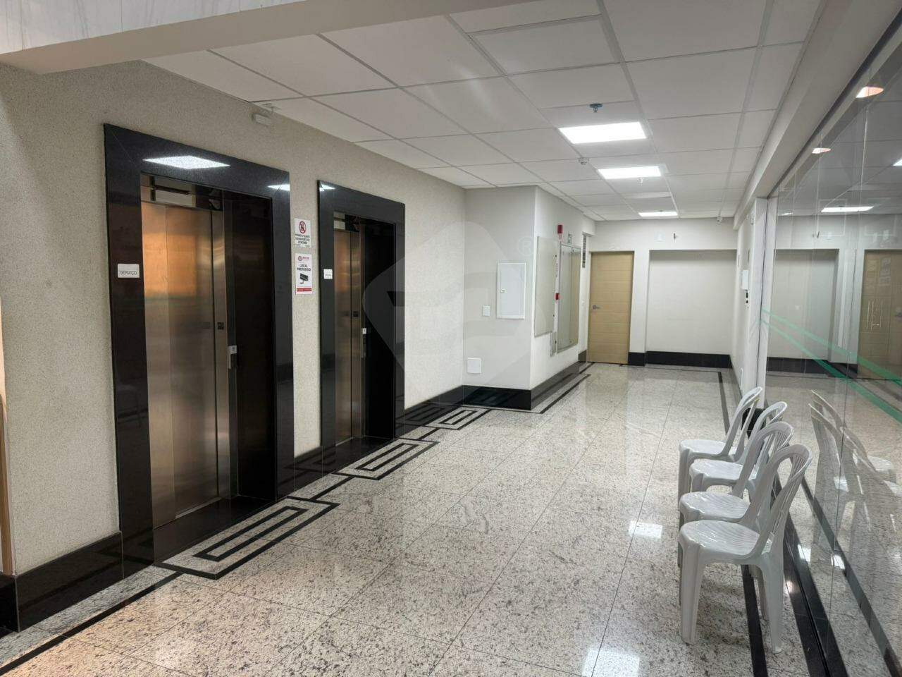 Sala à venda no Centro: 