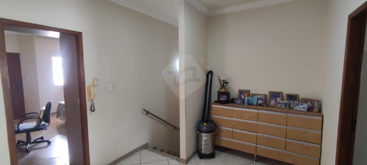 Casa à venda no GrãDuquesa: HALL