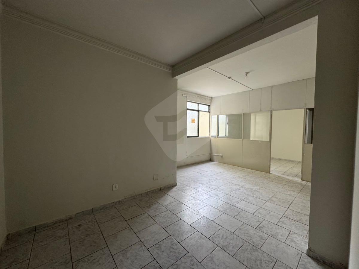 Sala à venda no Centro: 