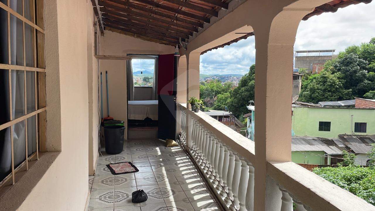 Casa à venda no Altinópolis: 
