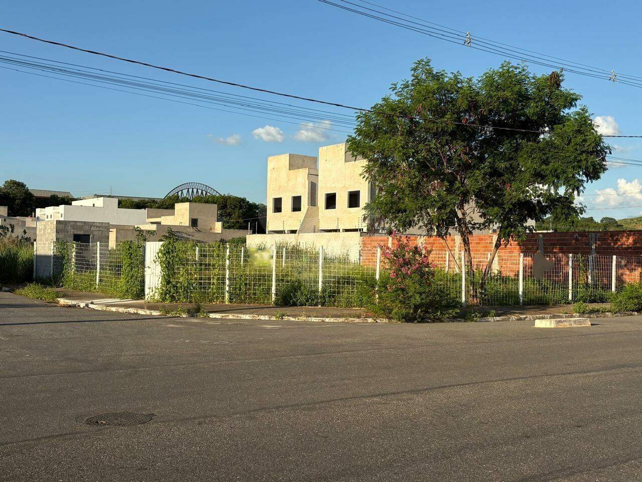 Lote à venda no Vila Isa: 