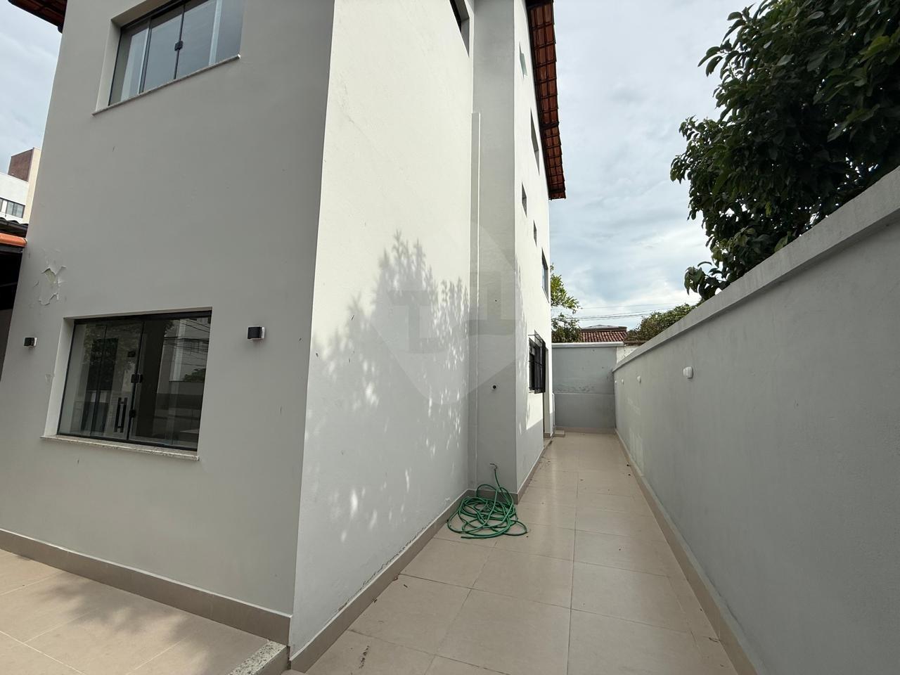 Casa à venda no Lourdes: 