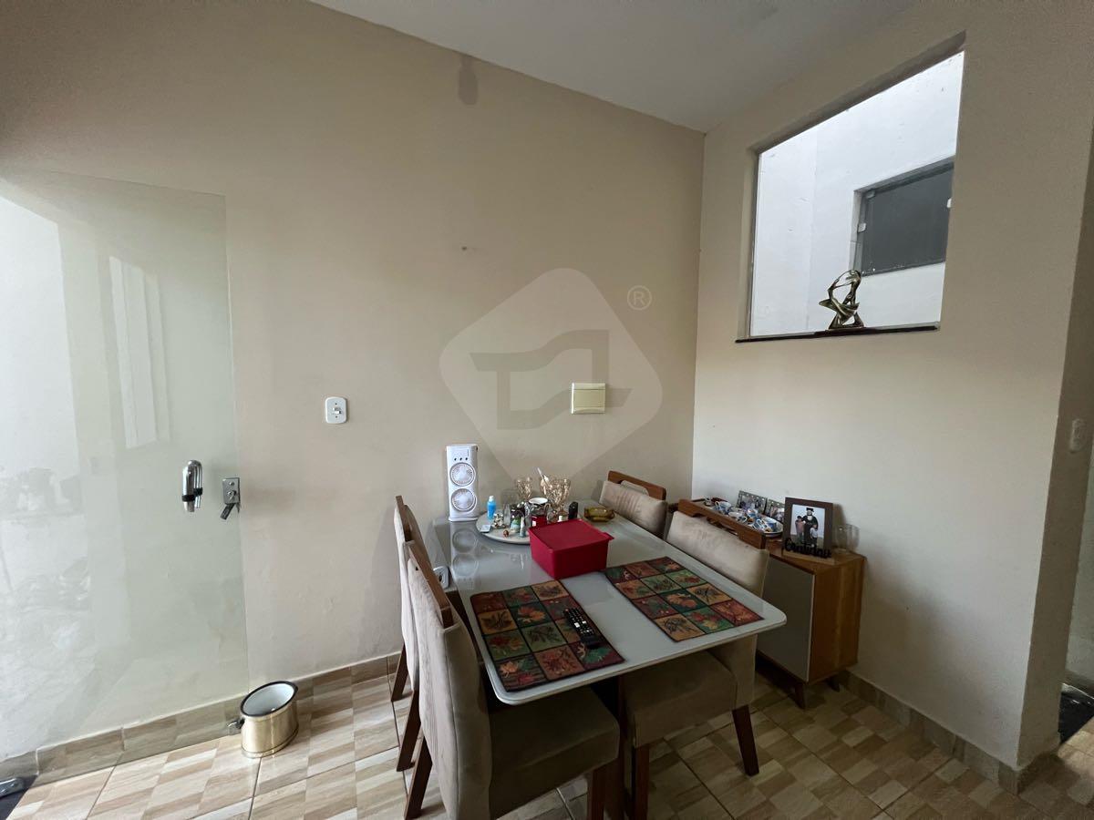 Casa à venda no Palmeiras: 