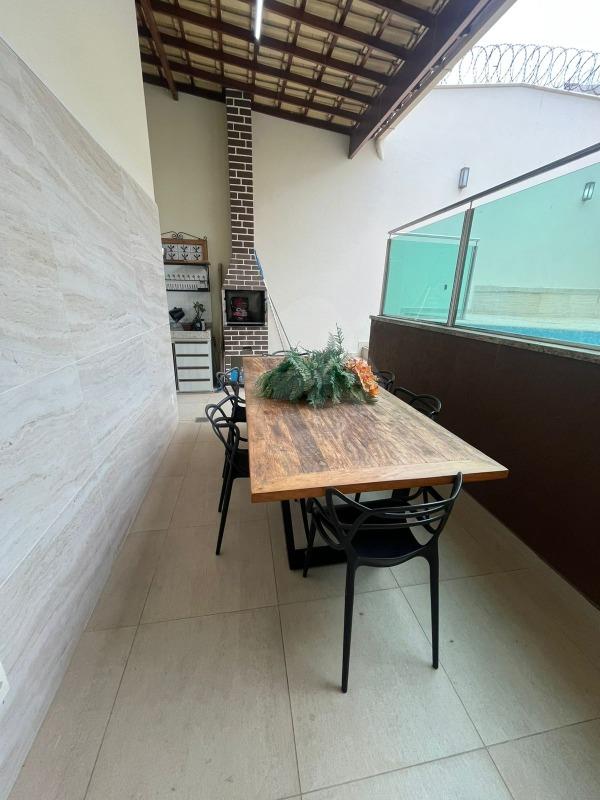 Casa à venda no GrãDuquesa: 