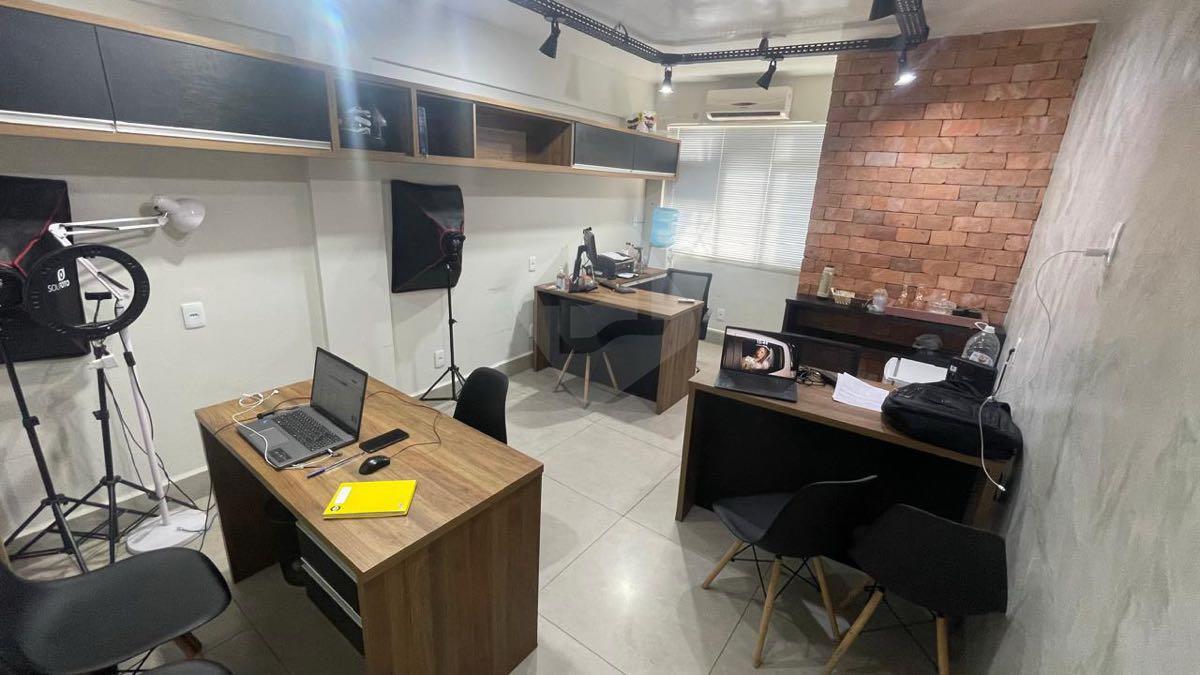 Sala à venda no Centro: 