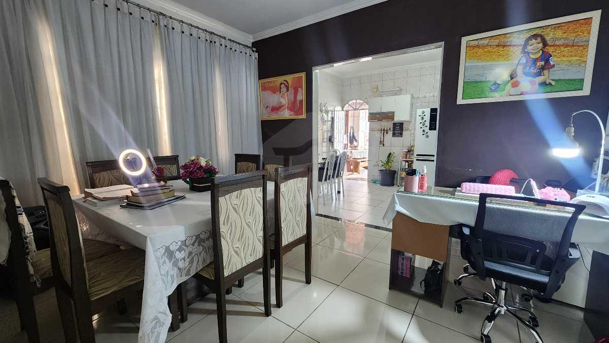 Casa à venda no JK III: 