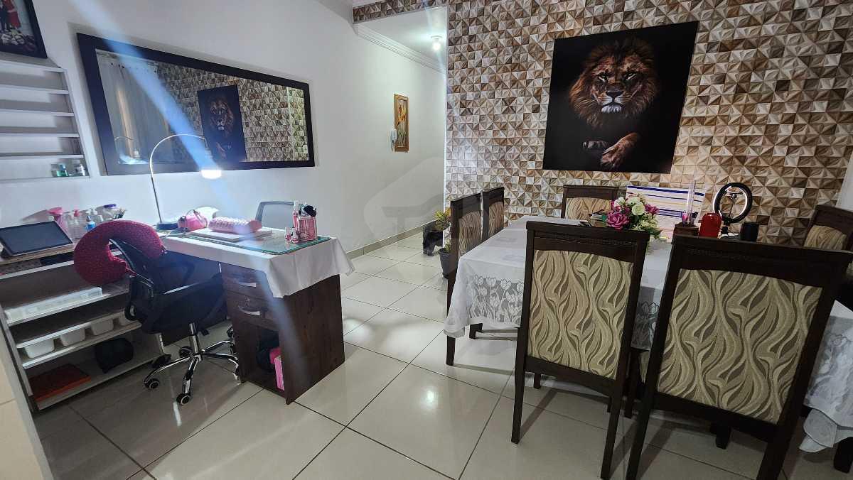 Casa à venda no JK III: 