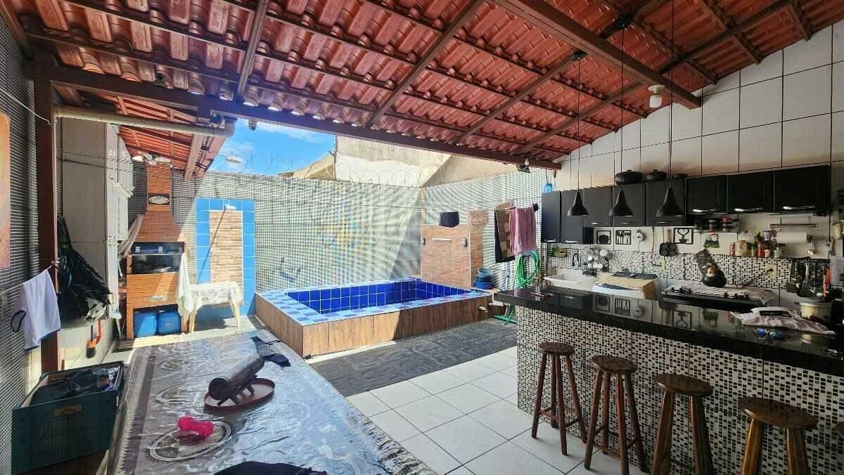 Casa à venda no JK III: 