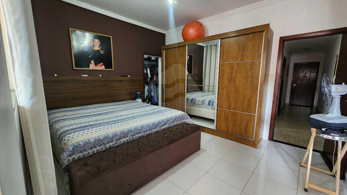 Casa à venda no JK III: 