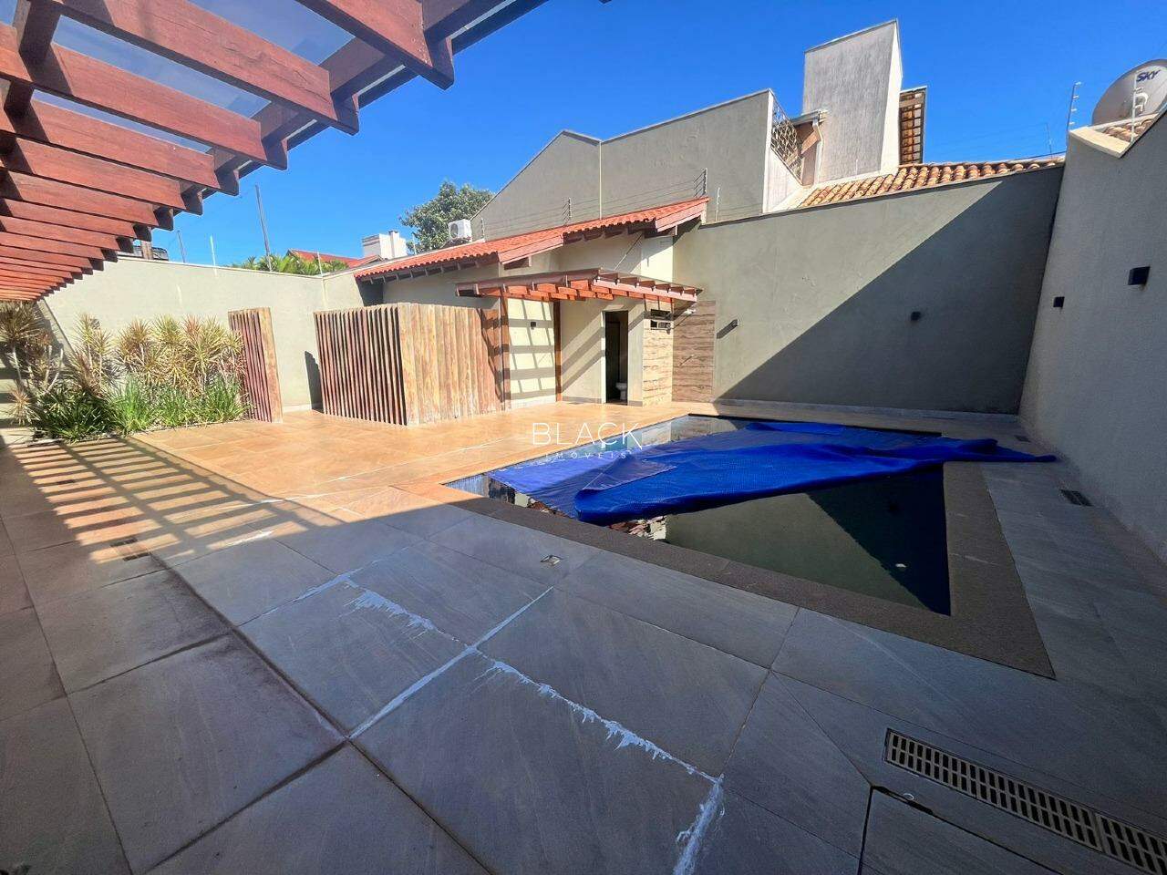 Casa à venda, 3 vagas, Vila Aurora – Dourados/MS