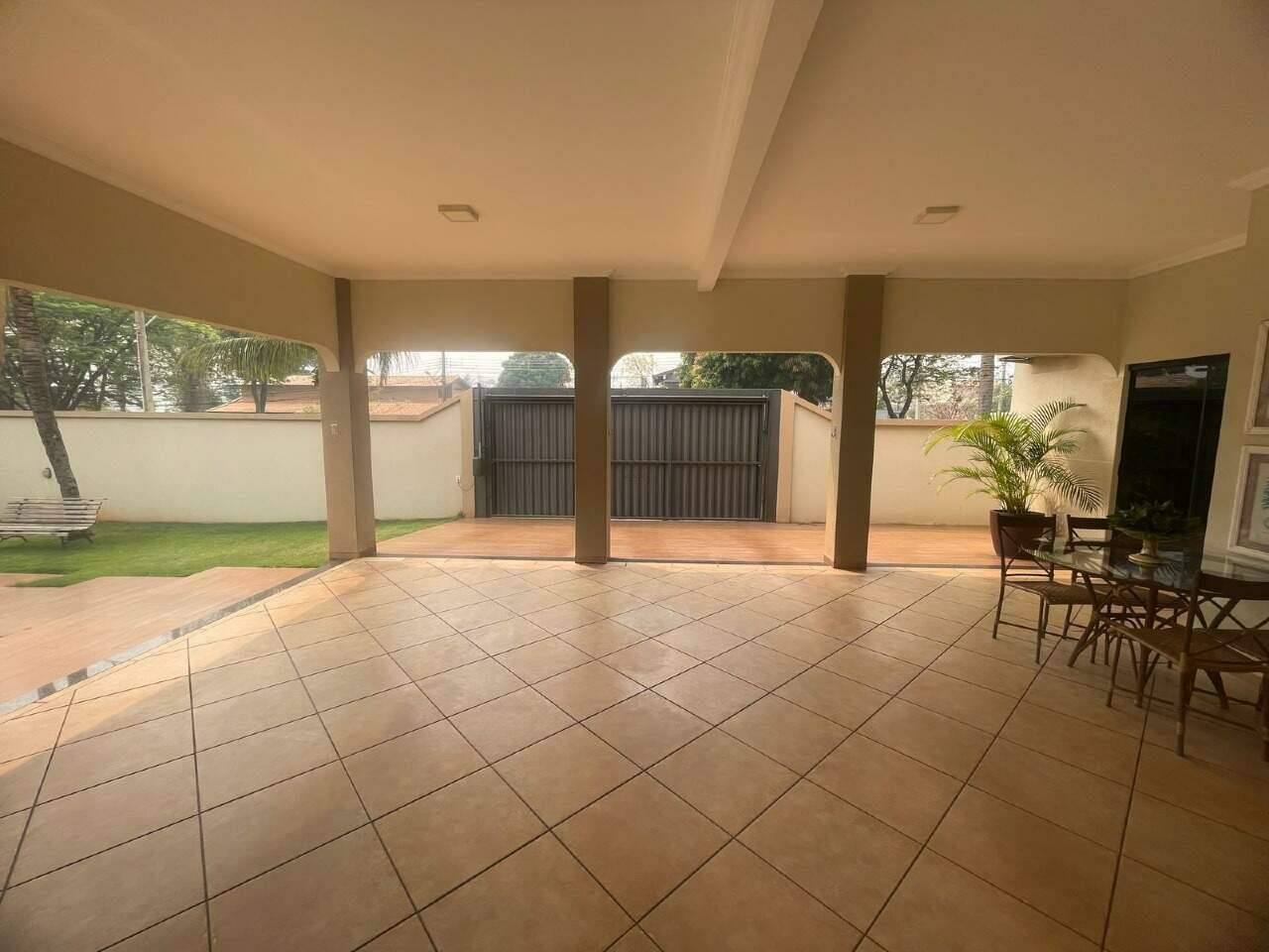 Maravilhosa casa à venda no Portal de Dourados