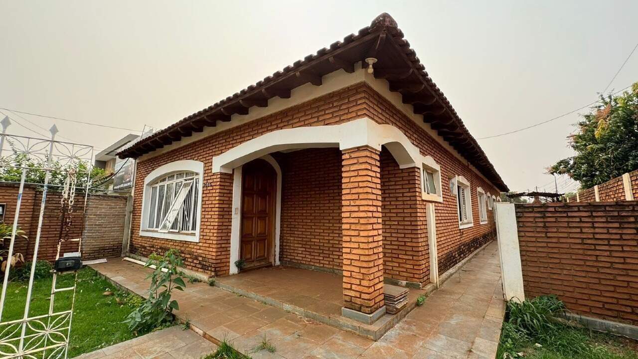 Casa à Venda – Ponto Comercial - Foto 1