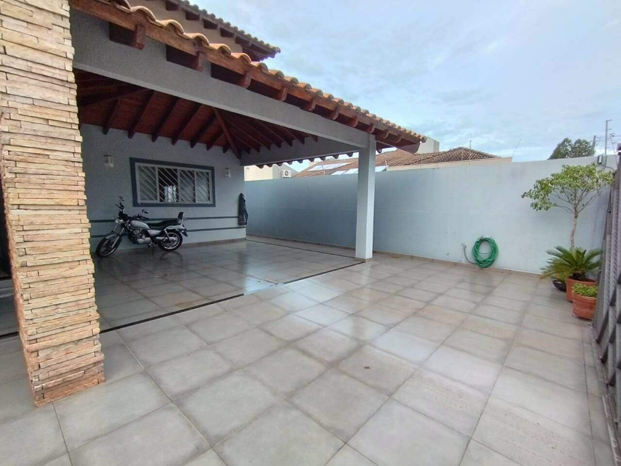 Lindo sobrado à venda, localizado no Parque Alvorada.