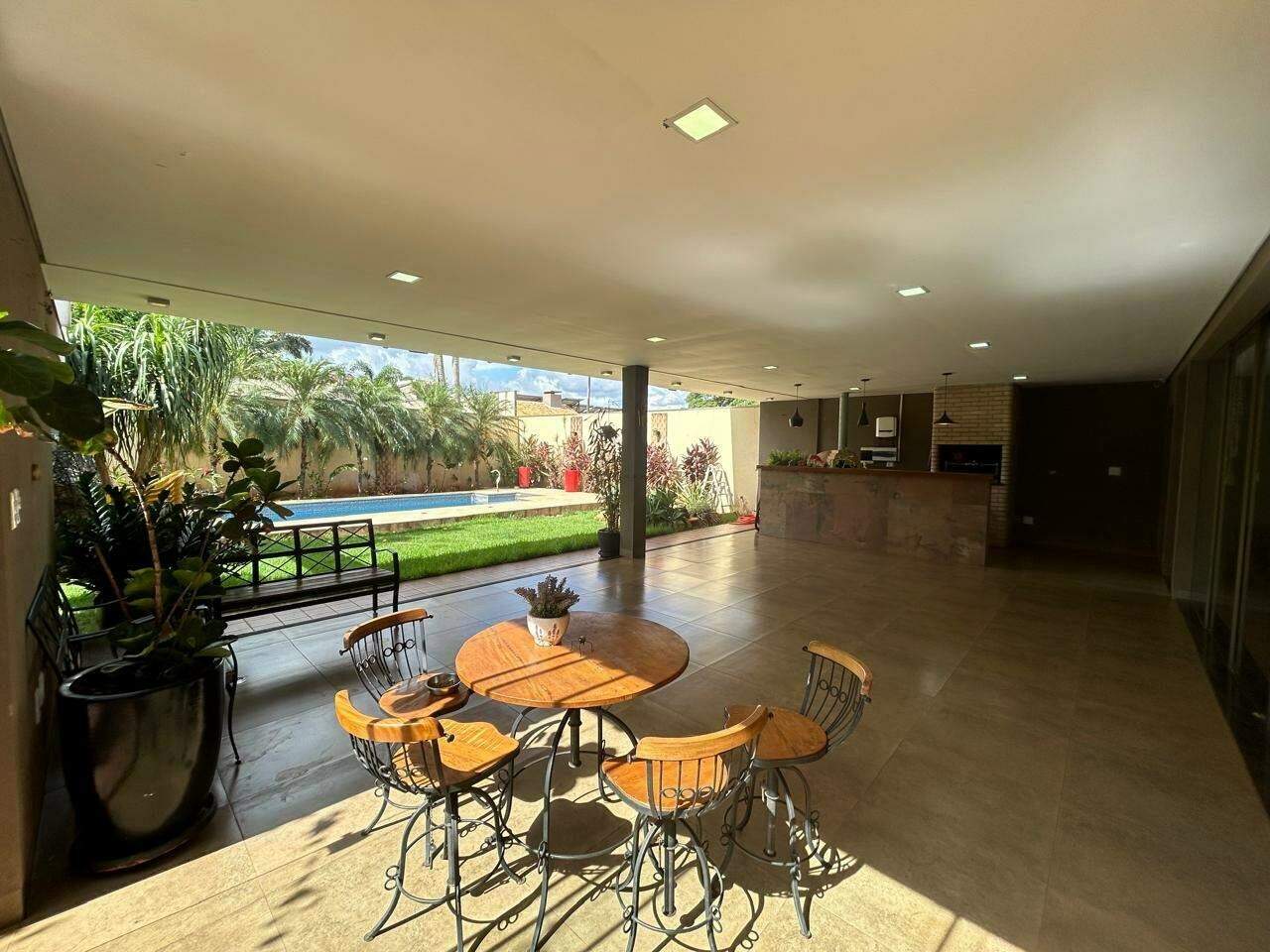 Sobrado lindo e espaçoso à venda. - Foto 19