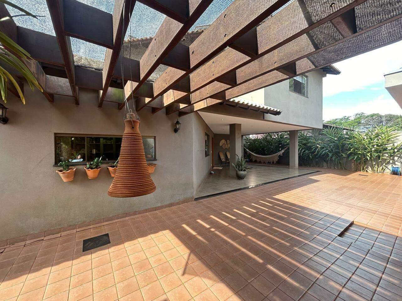 Sobrado lindo e espaçoso à venda.