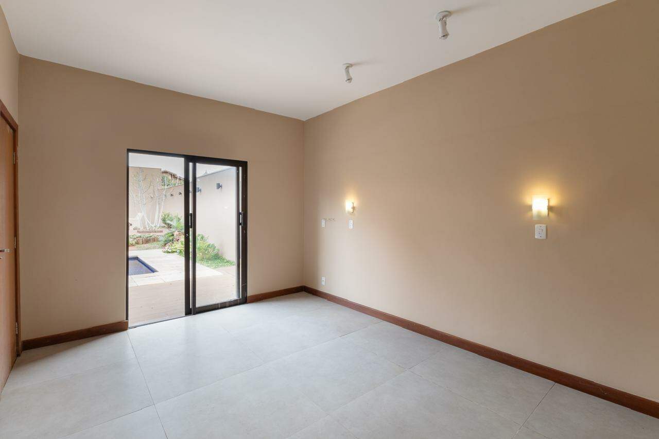 Excelente Casa com 1150 m2 de Terreno. - Foto 14