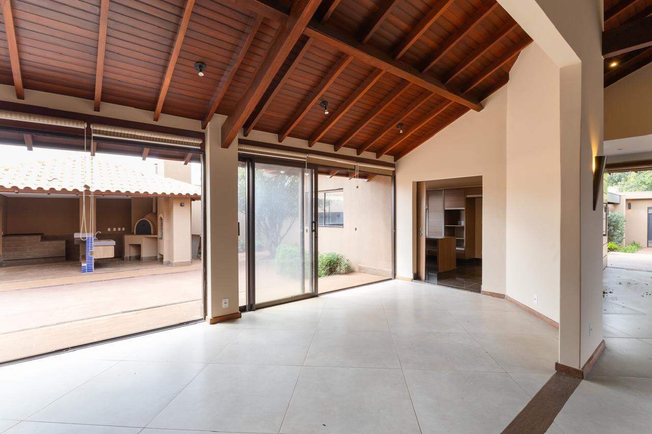 Excelente Casa com 1150 m2 de Terreno.