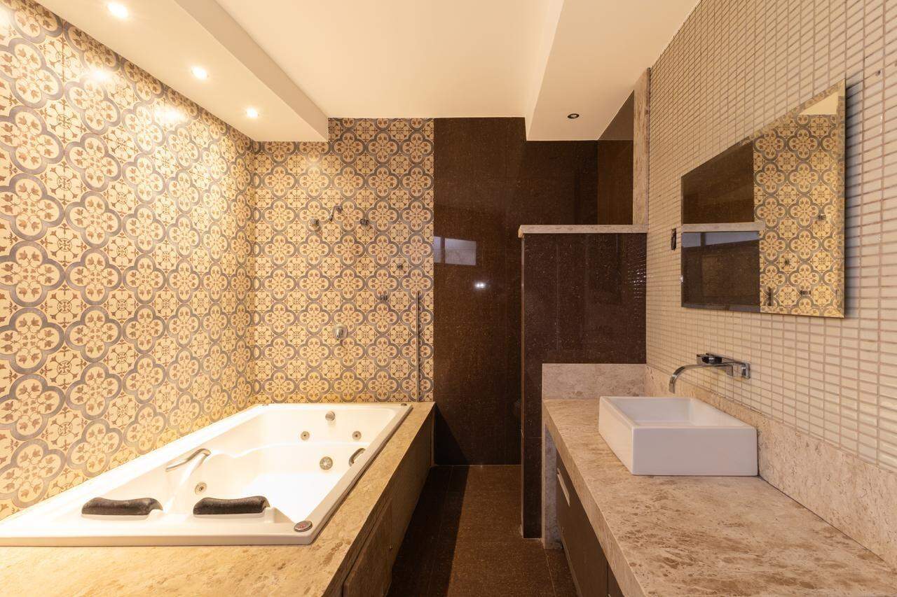 Excelente Casa com 1150 m2 de Terreno.