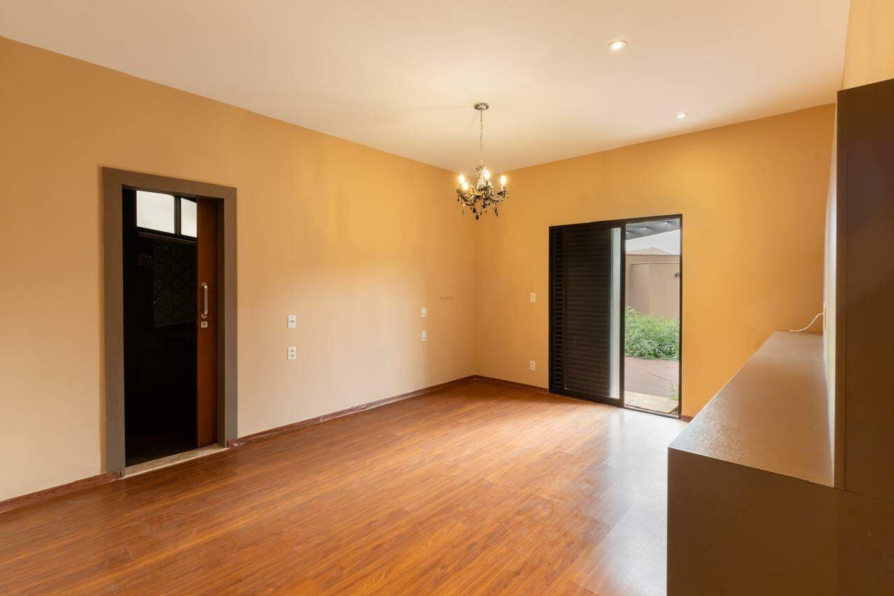 Excelente Casa com 1150 m2 de Terreno.