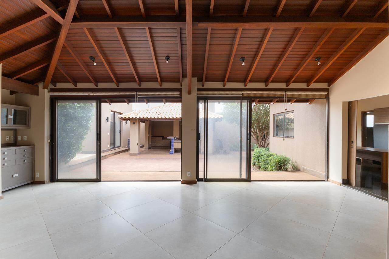 Excelente Casa com 1150 m2 de Terreno. - Foto 28