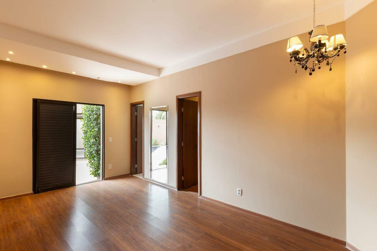 Excelente Casa com 1150 m2 de Terreno.