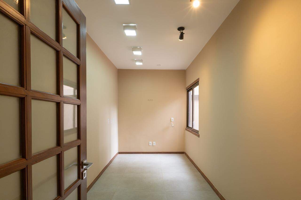 Excelente Casa com 1150 m2 de Terreno.