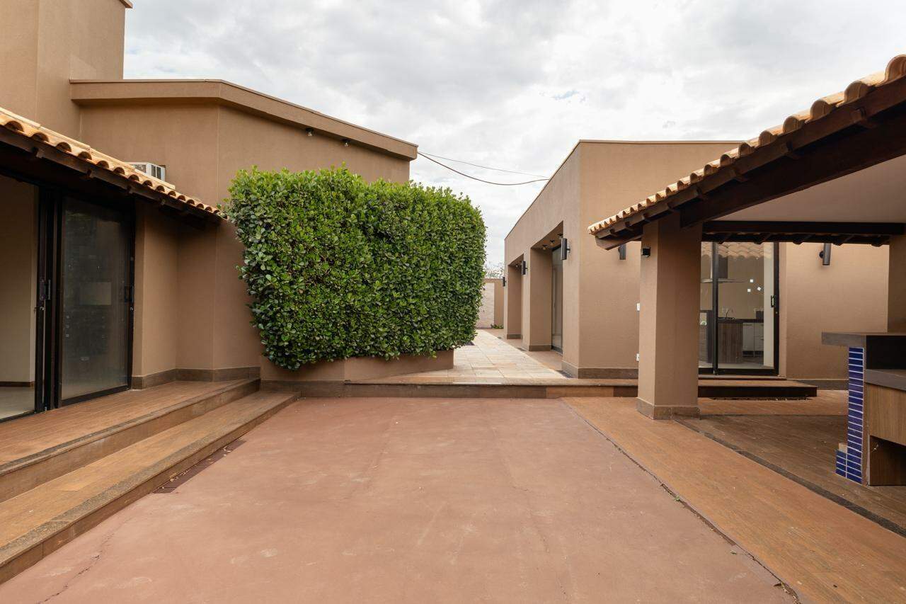 Excelente Casa com 1150 m2 de Terreno.