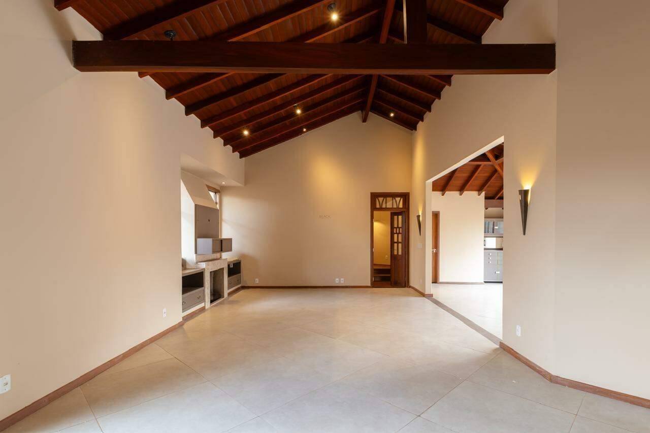 Excelente Casa com 1150 m2 de Terreno. - Foto 26