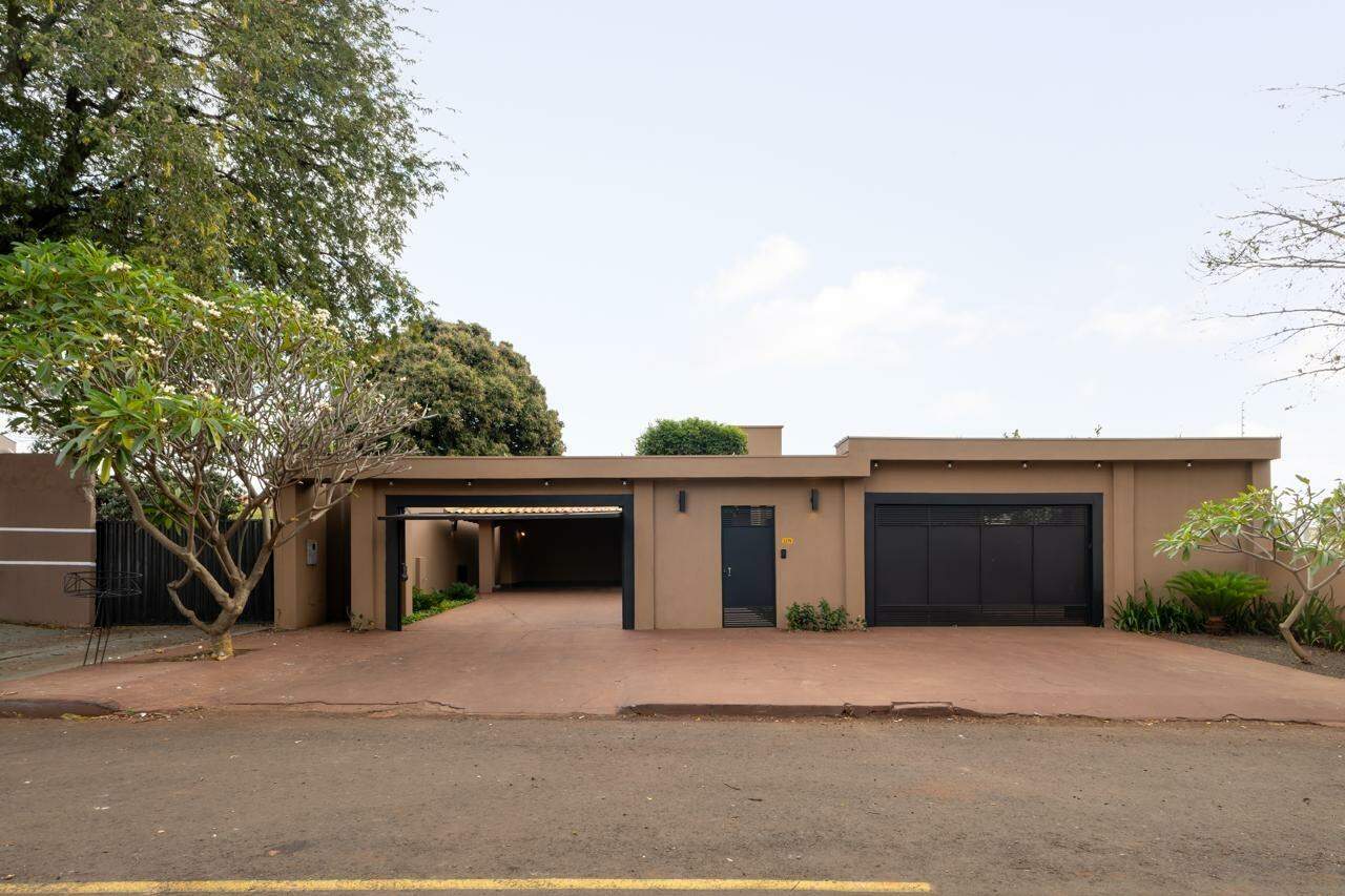 Excelente Casa com 1150 m2 de Terreno.