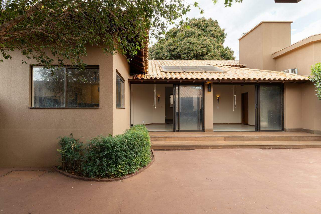 Excelente Casa com 1150 m2 de Terreno.