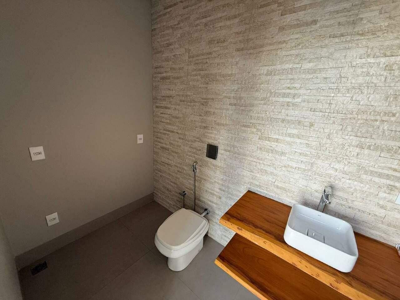 Casa Comercial Para Venda e Aluguel no Jardim das Palmeiras