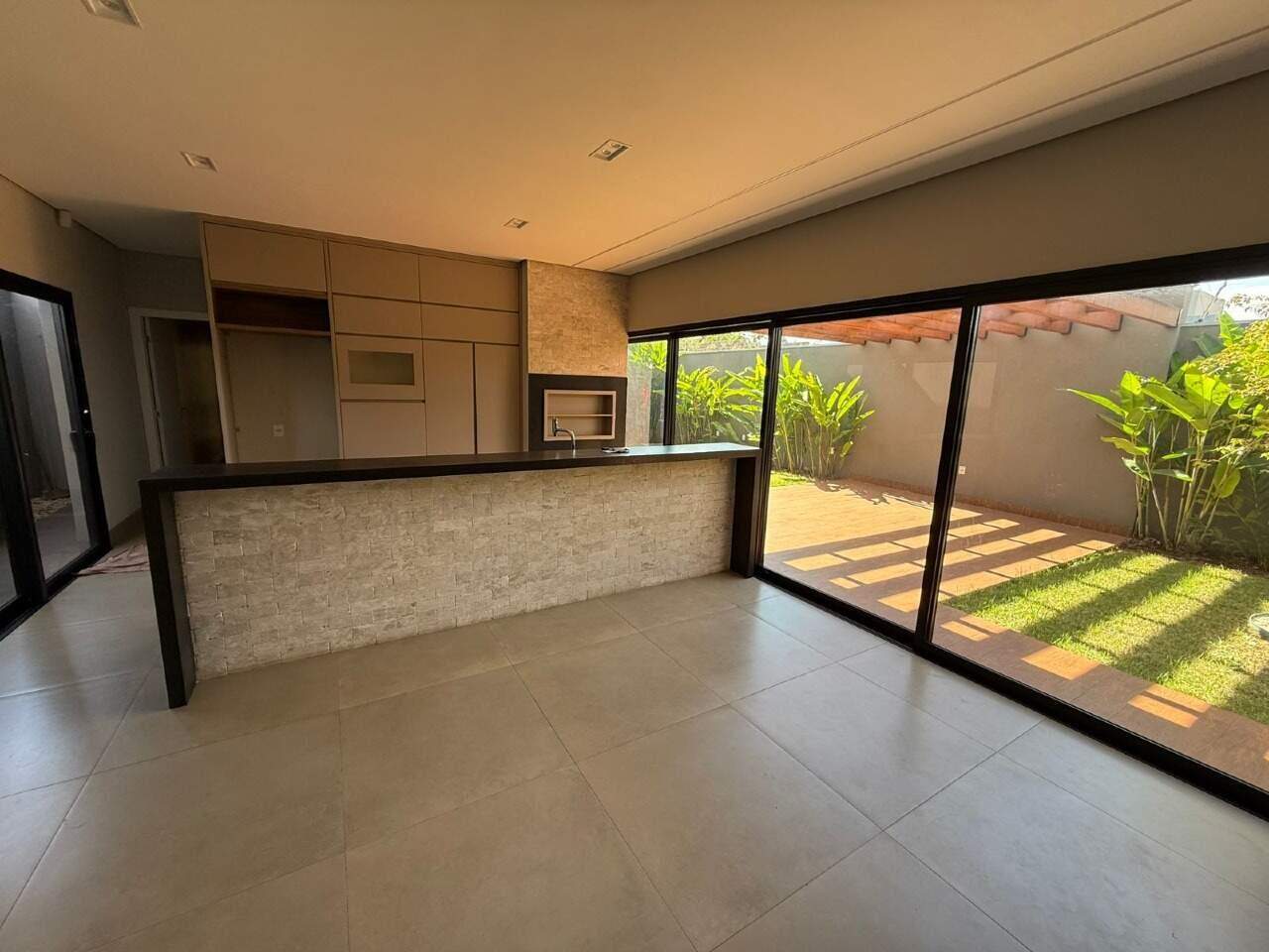 Casa Comercial Para Venda e Aluguel no Jardim das Palmeiras