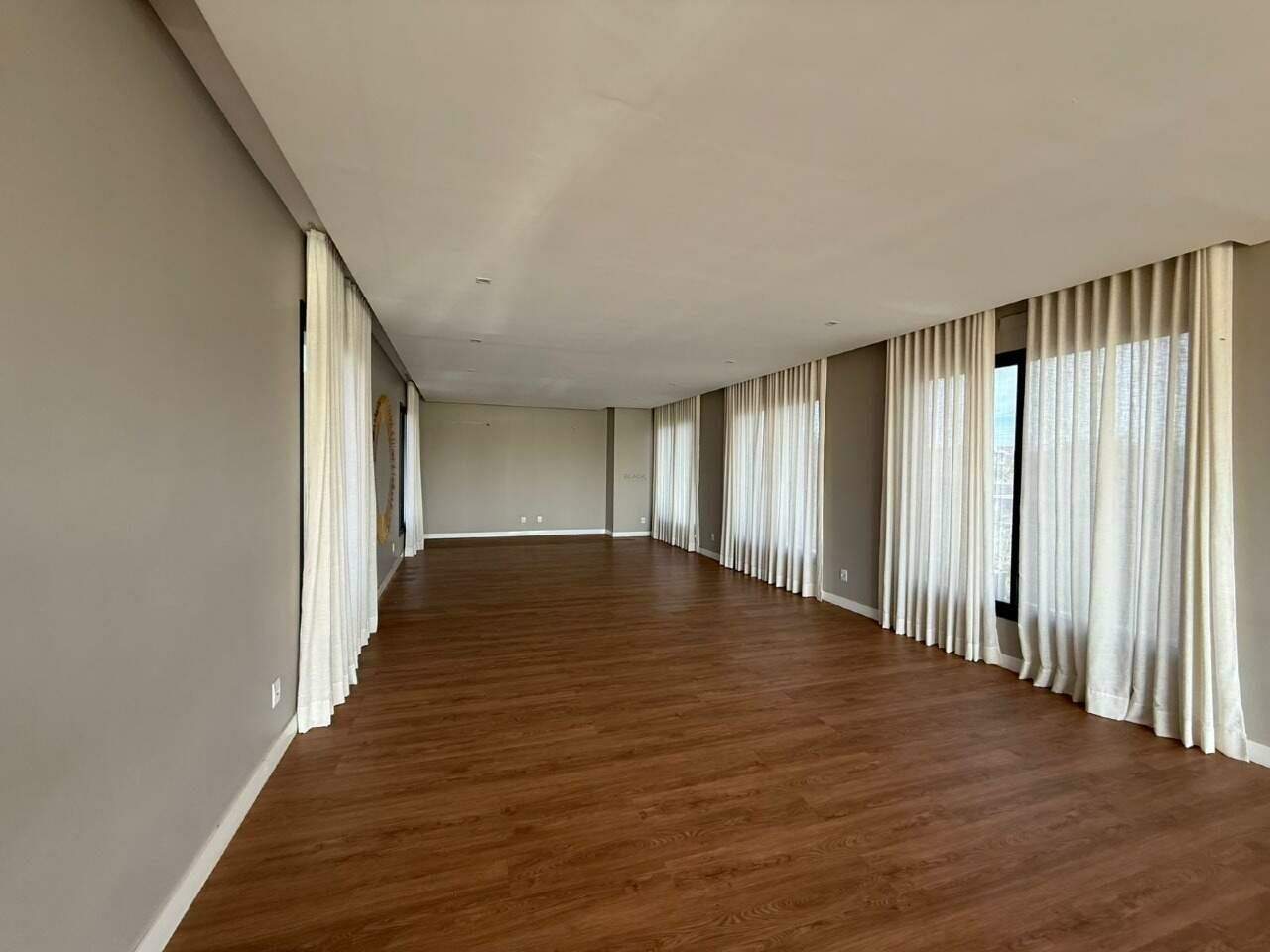Casa Comercial Para Venda e Aluguel no Jardim das Palmeiras