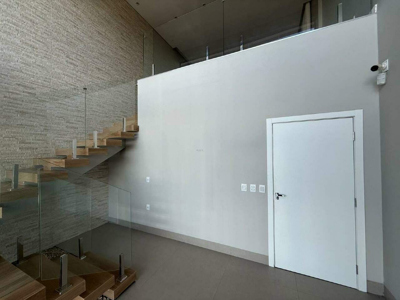 Casa Comercial Para Venda e Aluguel no Jardim das Palmeiras