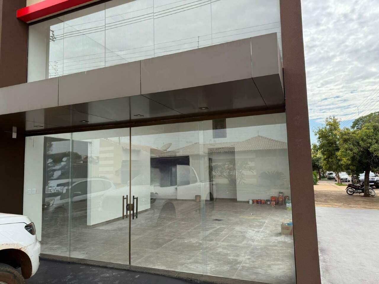 Sala Comercial – Esquina toshinobu Katayama
