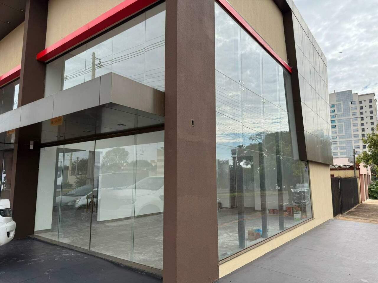 Sala Comercial – Esquina toshinobu Katayama