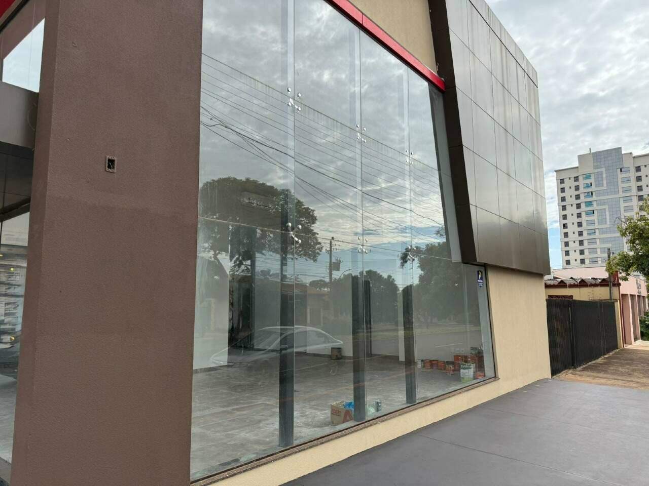 Sala Comercial – Esquina toshinobu Katayama