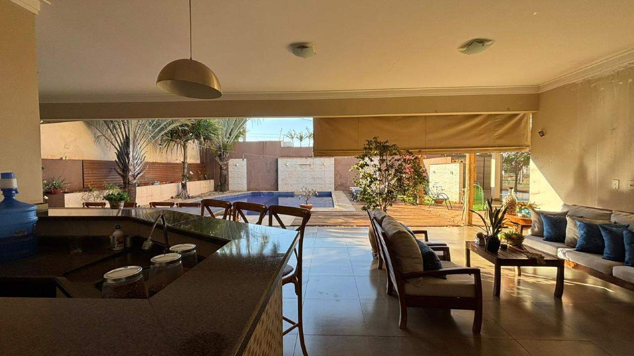 Residência espaçosa com lazer completo e amplo terreno - Foto 12