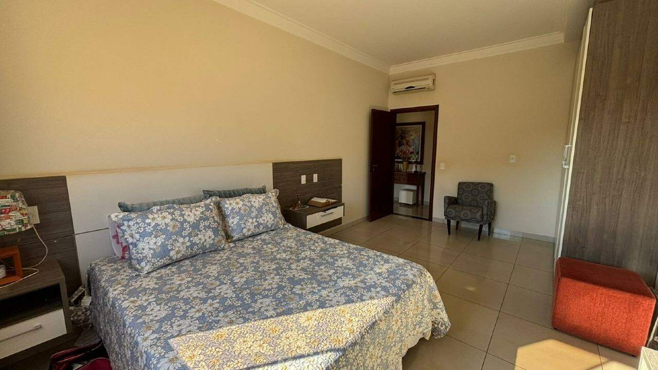 Residência espaçosa com lazer completo e amplo terreno - Foto 23