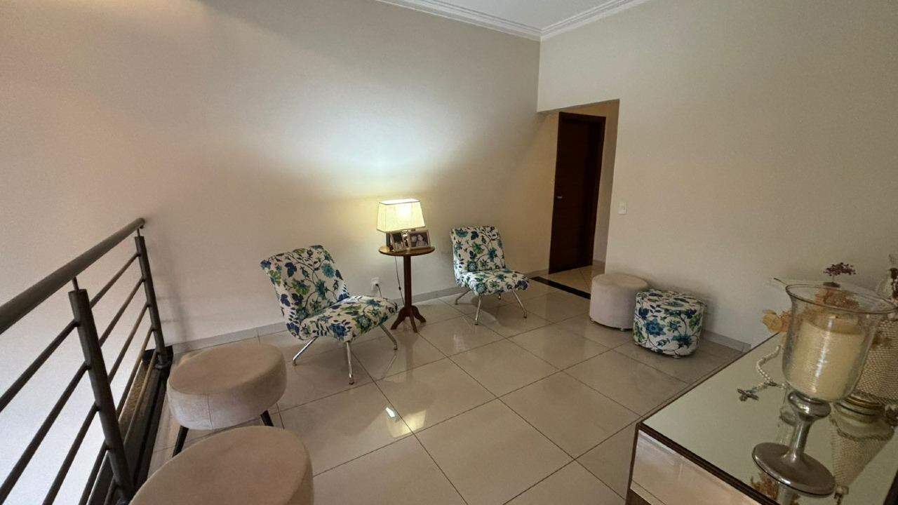 Residência espaçosa com lazer completo e amplo terreno - Foto 16