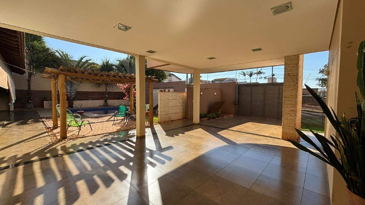 Residência espaçosa com lazer completo e amplo terreno - Foto 10