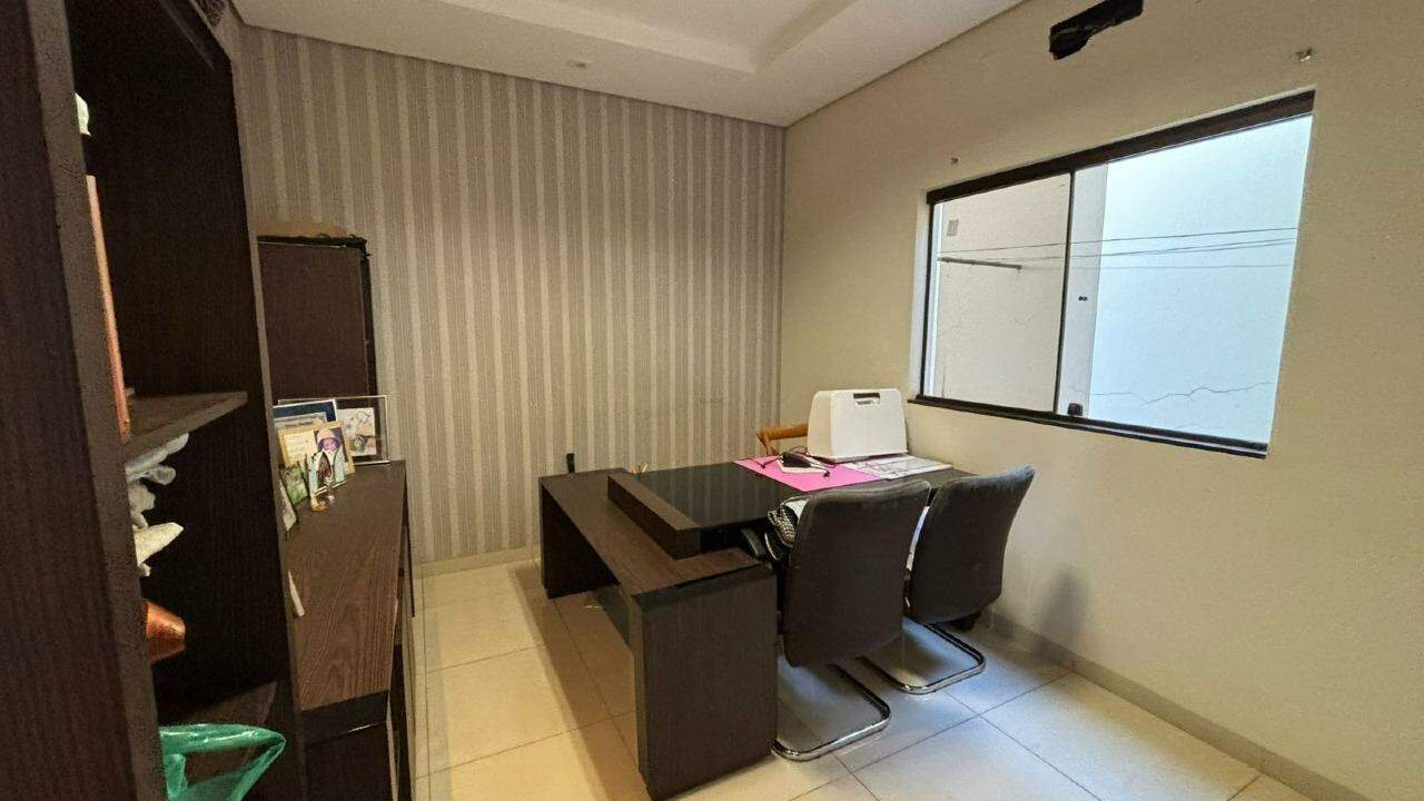 Residência espaçosa com lazer completo e amplo terreno - Foto 6