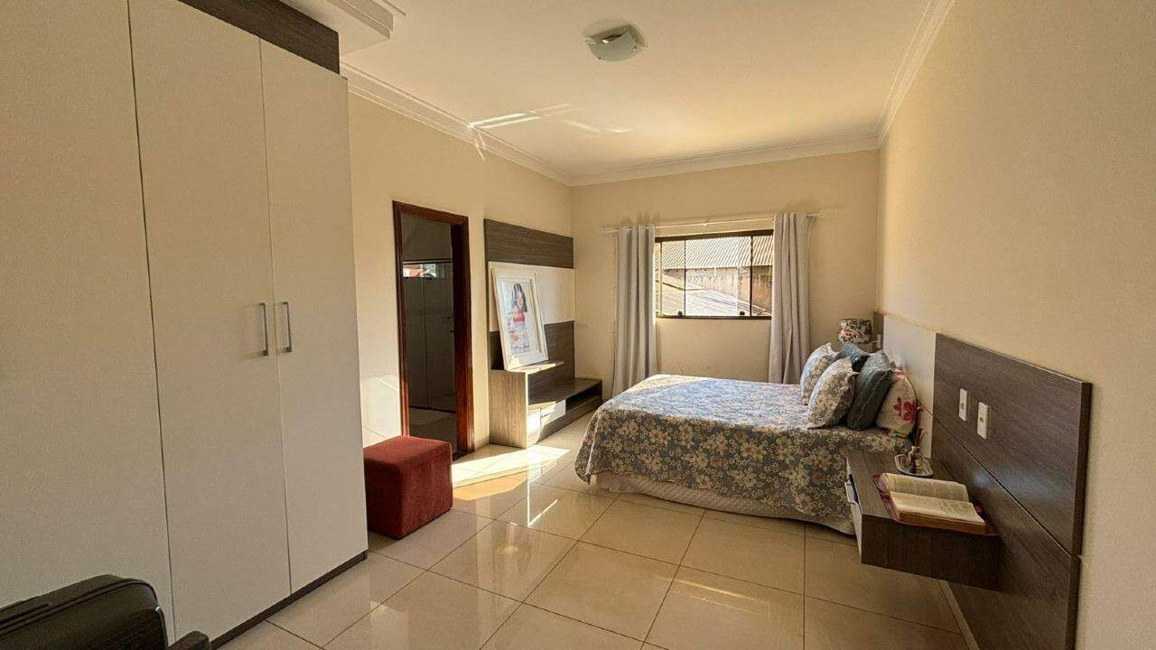 Residência espaçosa com lazer completo e amplo terreno - Foto 24