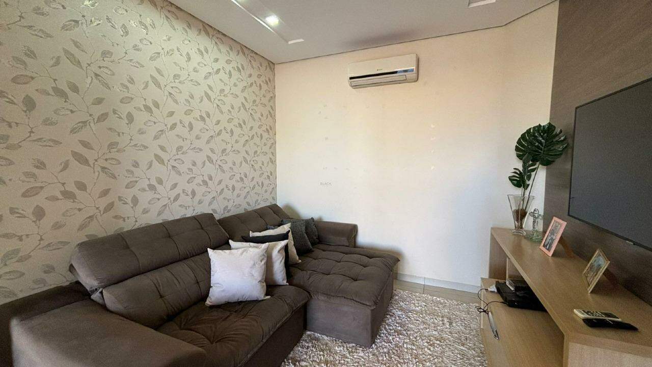 Residência espaçosa com lazer completo e amplo terreno - Foto 3