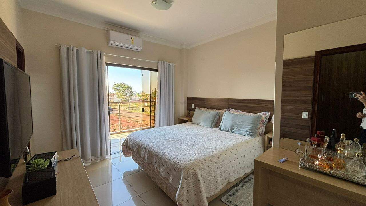 Residência espaçosa com lazer completo e amplo terreno - Foto 17